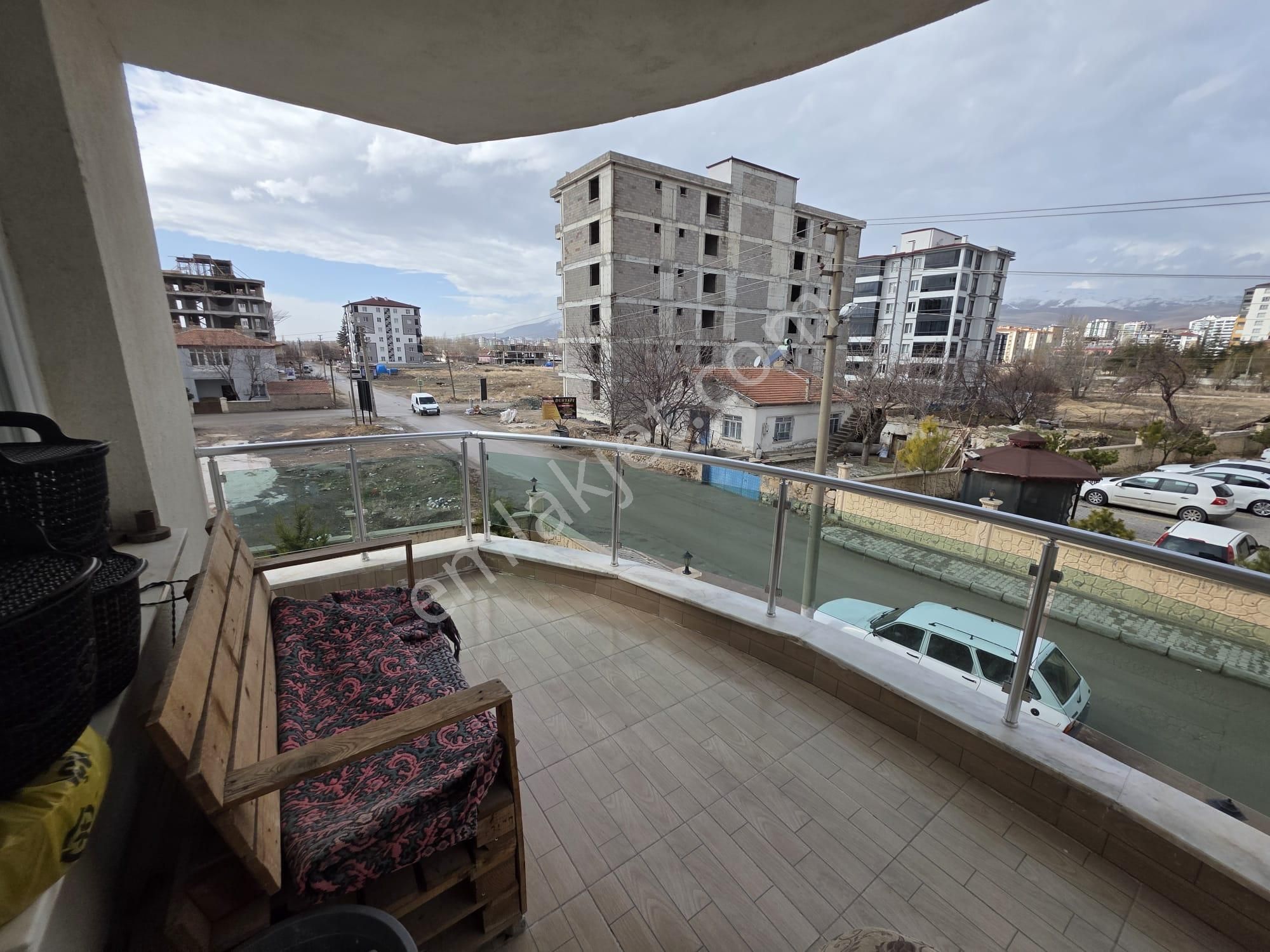 Cm Emlaktan Selçuk Mah. F.s.m Camisine Yakın Zemin Üstü 1. Kat Satılık Daire - Görsel 13