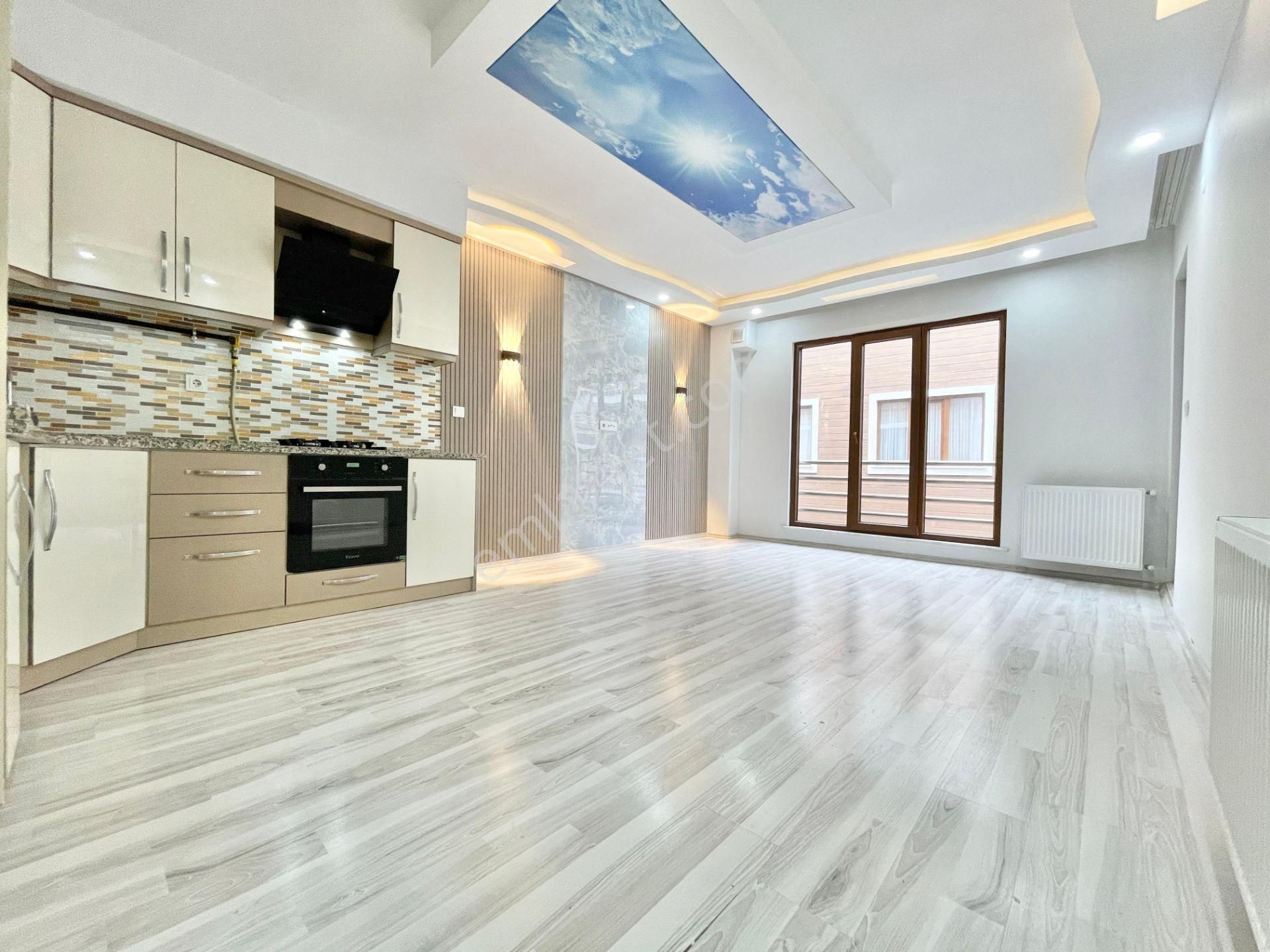 Berkay Demirel'den Altınkumda Lüks Tasarımlı Geniş Balkonlu 2+1 Daire