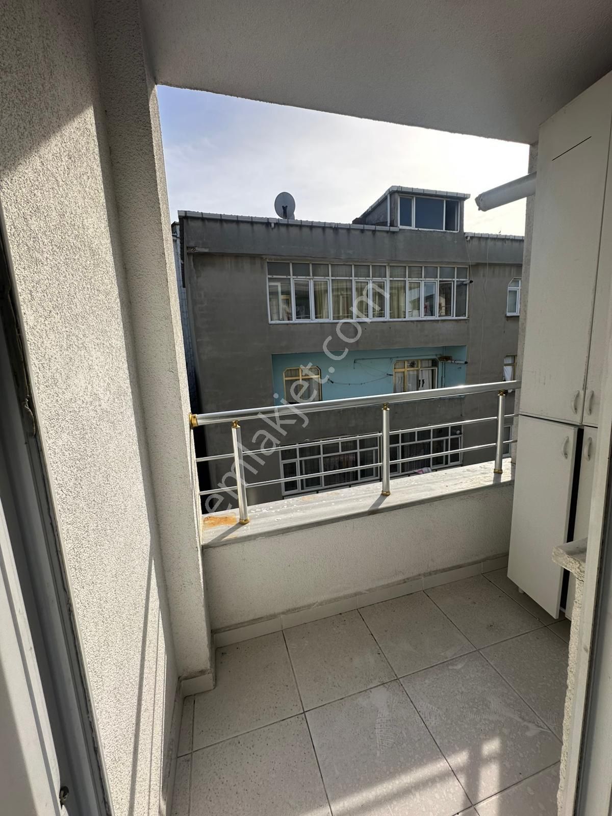 Çınar Mahallesinde Kullanışlı Geniş M2 2+1 Ara Kat - Görsel 8