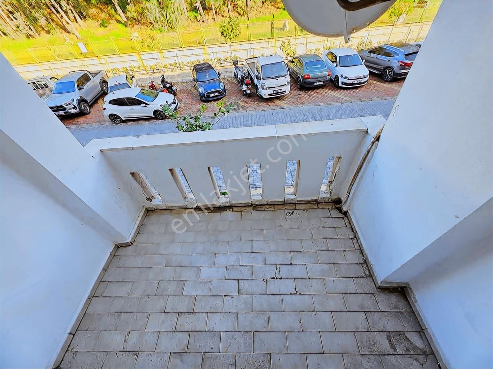 Marvera 'dan Tepe Mah. 2+1 Kapalı Mutfak Ara Kat Daire - Görsel 2