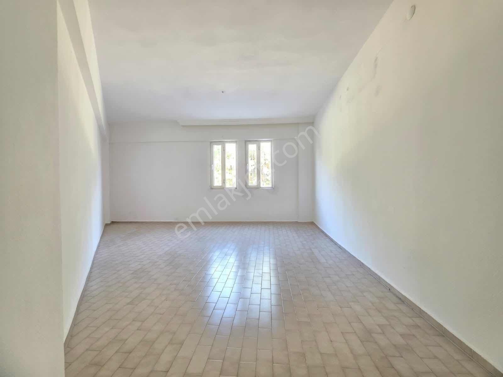 Marvera 'dan Tepe Mah. 2+1 Kapalı Mutfak Ara Kat Daire - Görsel 5