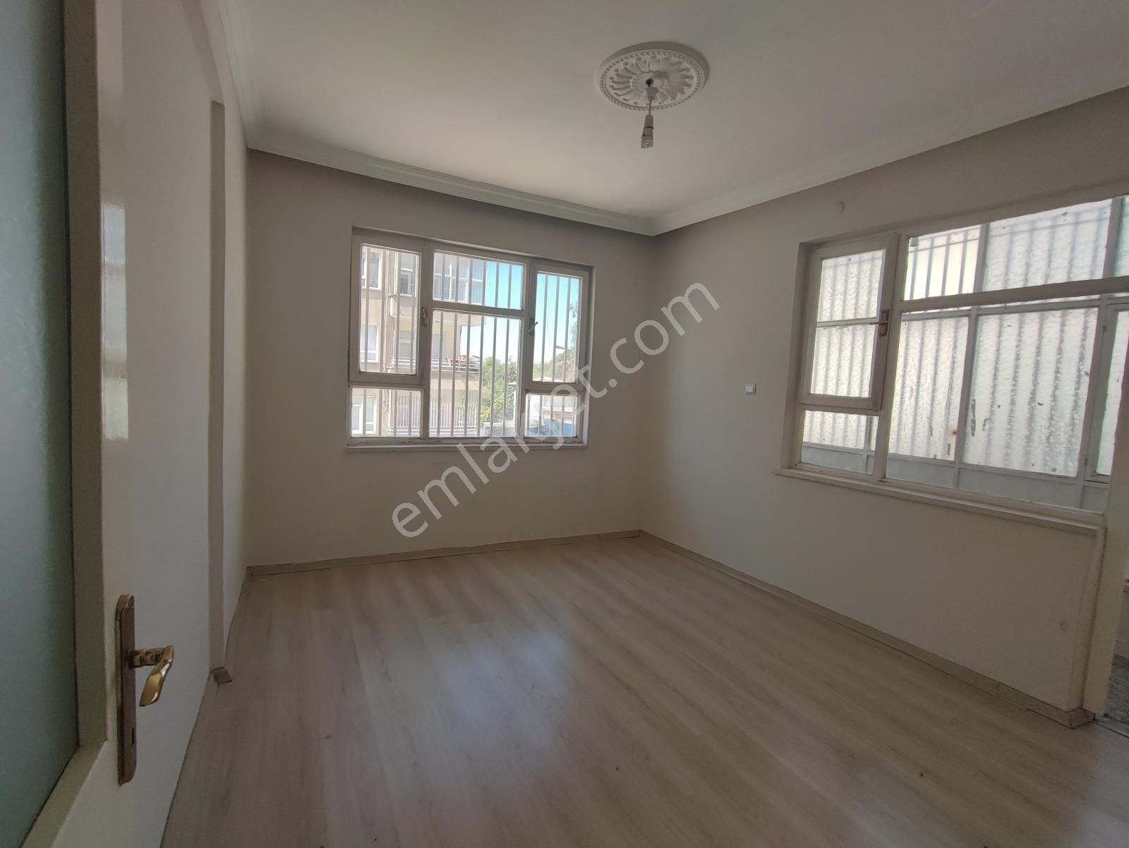 Haliliye Merkezi Konumda Aile Binası 2+1 Kiralık Daire - Görsel 8