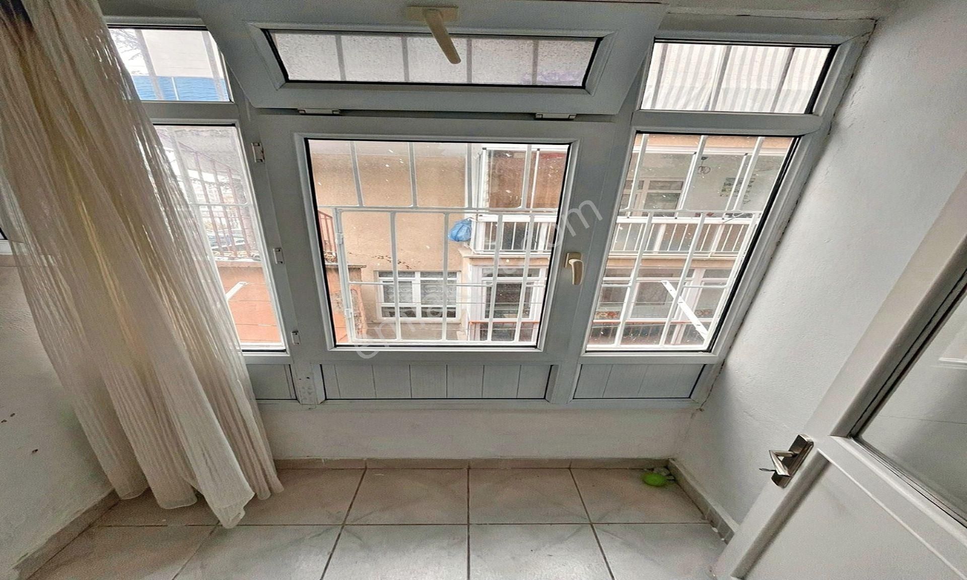 Pınarbaşı Mahallesin'de Masrafsız Kot Altında Daire Var 1+1 ! - Görsel 3