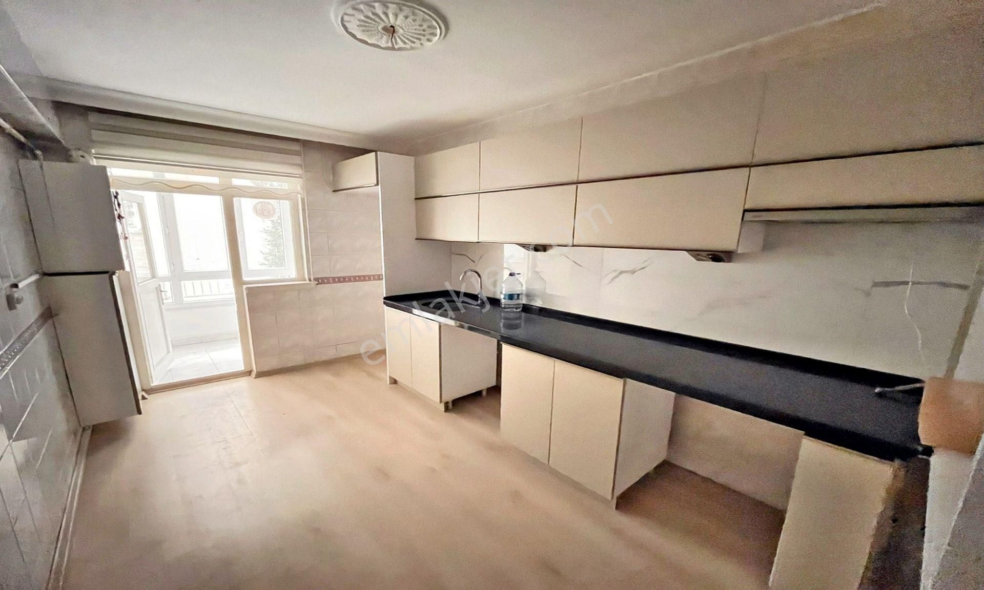 Pınarbaşı Mahallesin'de Masrafsız Kot Altında Daire Var 1+1 ! - Görsel 25