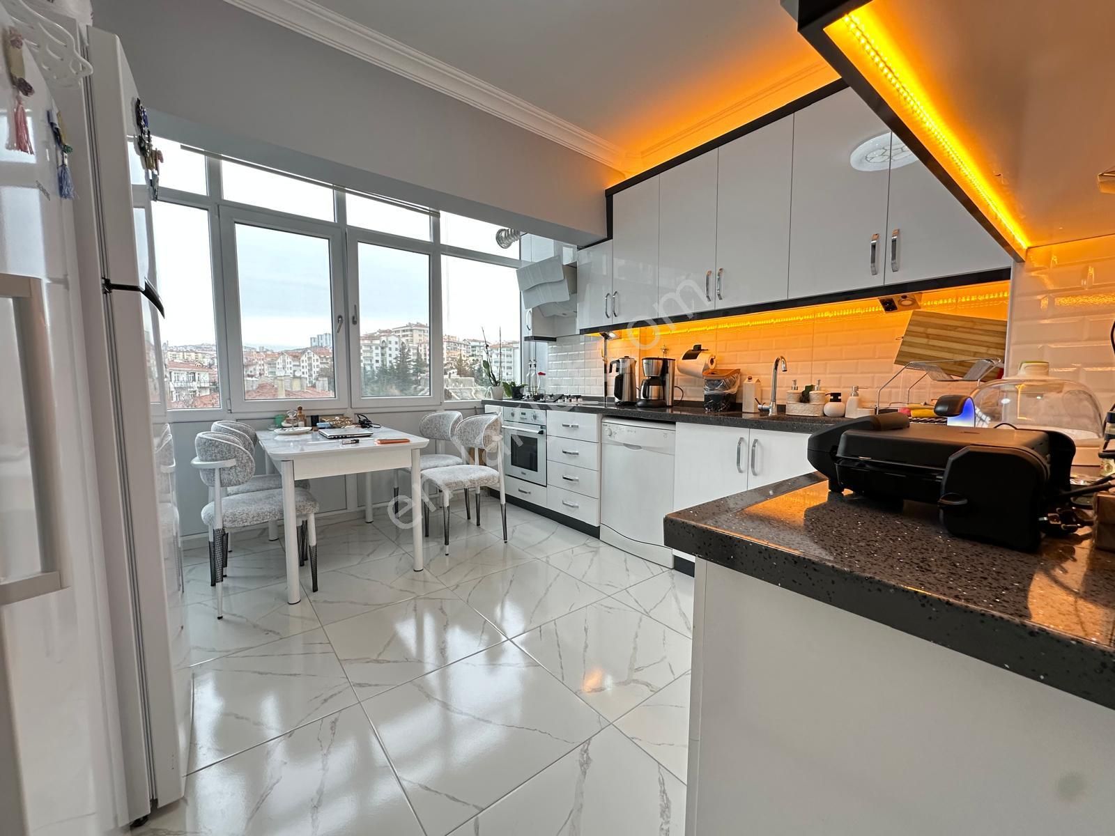 Genereal Tevfik Sağlam Caddesinde Lüx Yapılı Yapılı Ara Kat 3+1 - Görsel 2