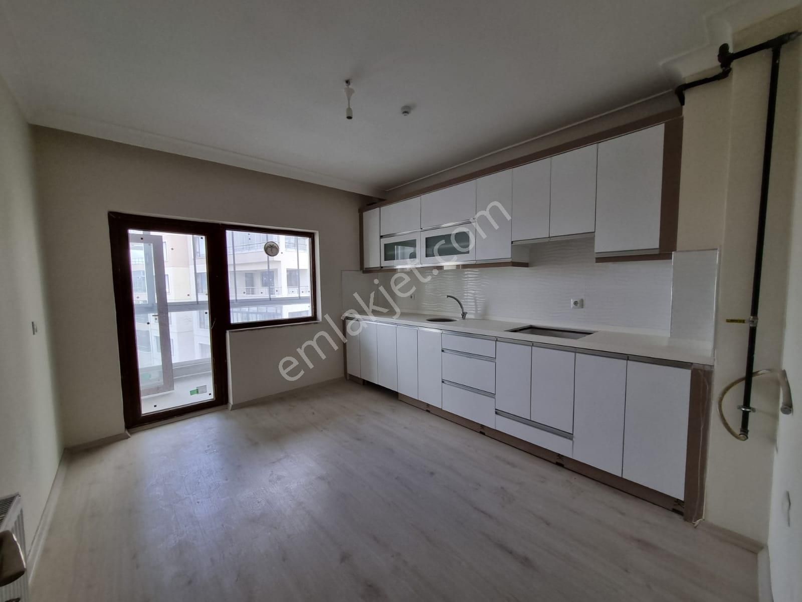 Sincan Temelli/alcı Mavi Sitede Kiralık 3+1 Kilerli Geniş Daire