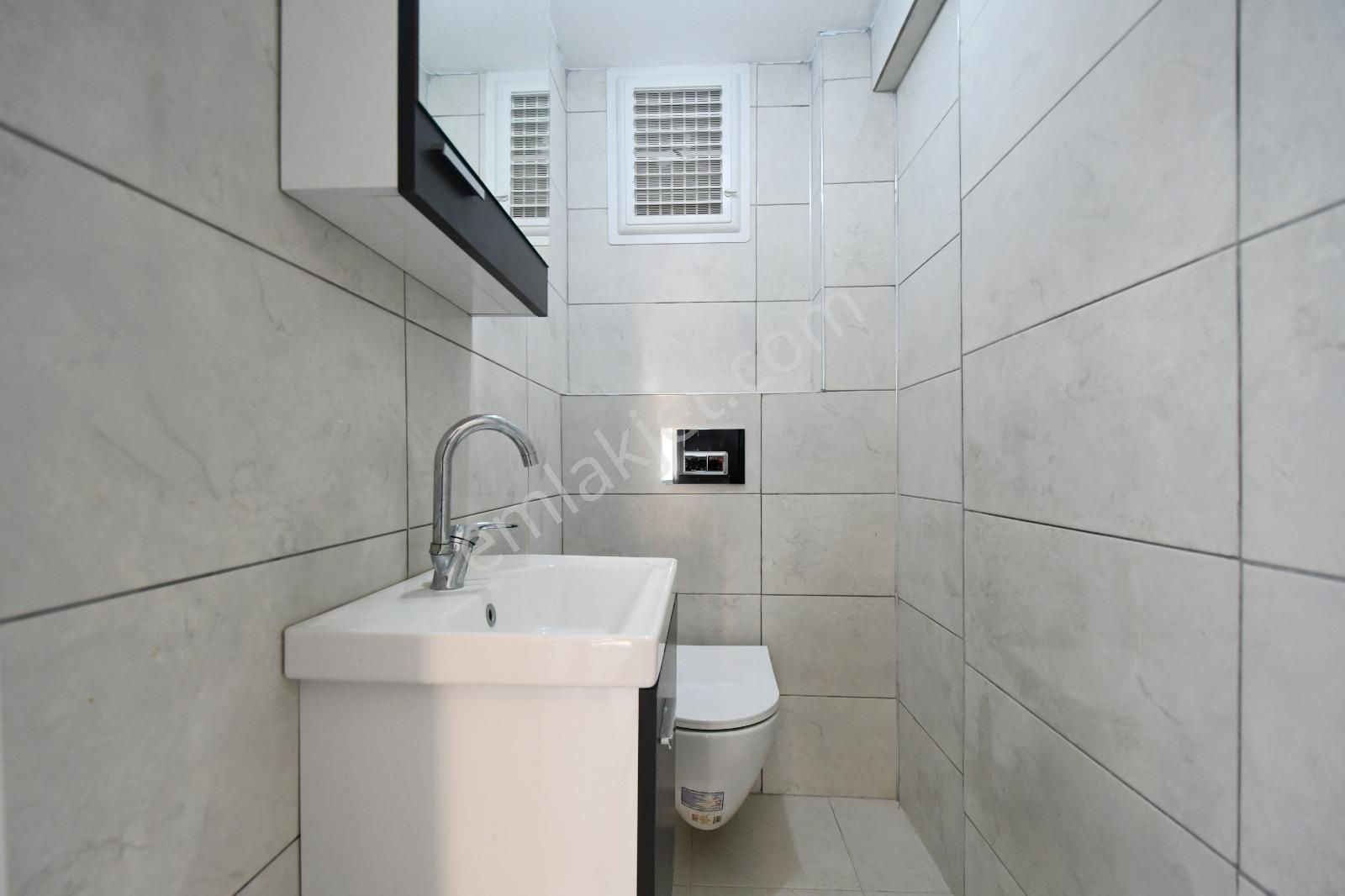 Alanya Merkezde Kiralık 2+1 Ayrı Mutfak Denize Yakın Daire - Görsel 18