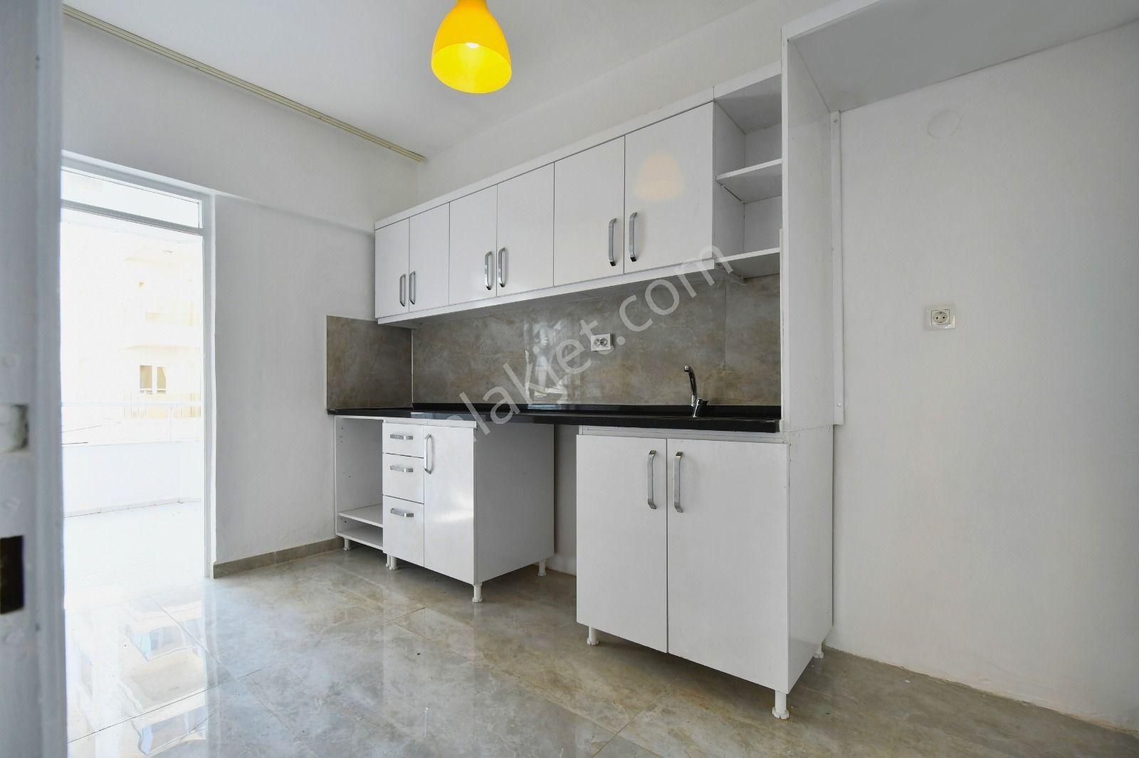 Alanya Merkezde Kiralık 2+1 Ayrı Mutfak Denize Yakın Daire - Görsel 21
