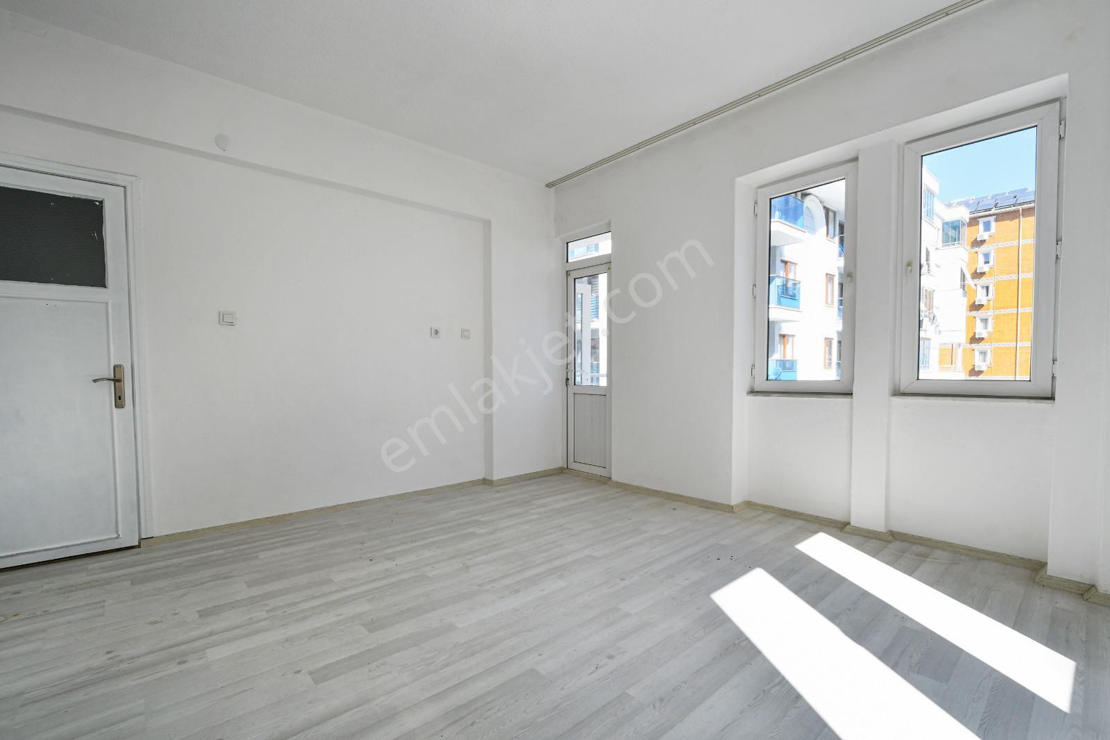 Alanya Merkezde Kiralık 2+1 Ayrı Mutfak Denize Yakın Daire - Görsel 13
