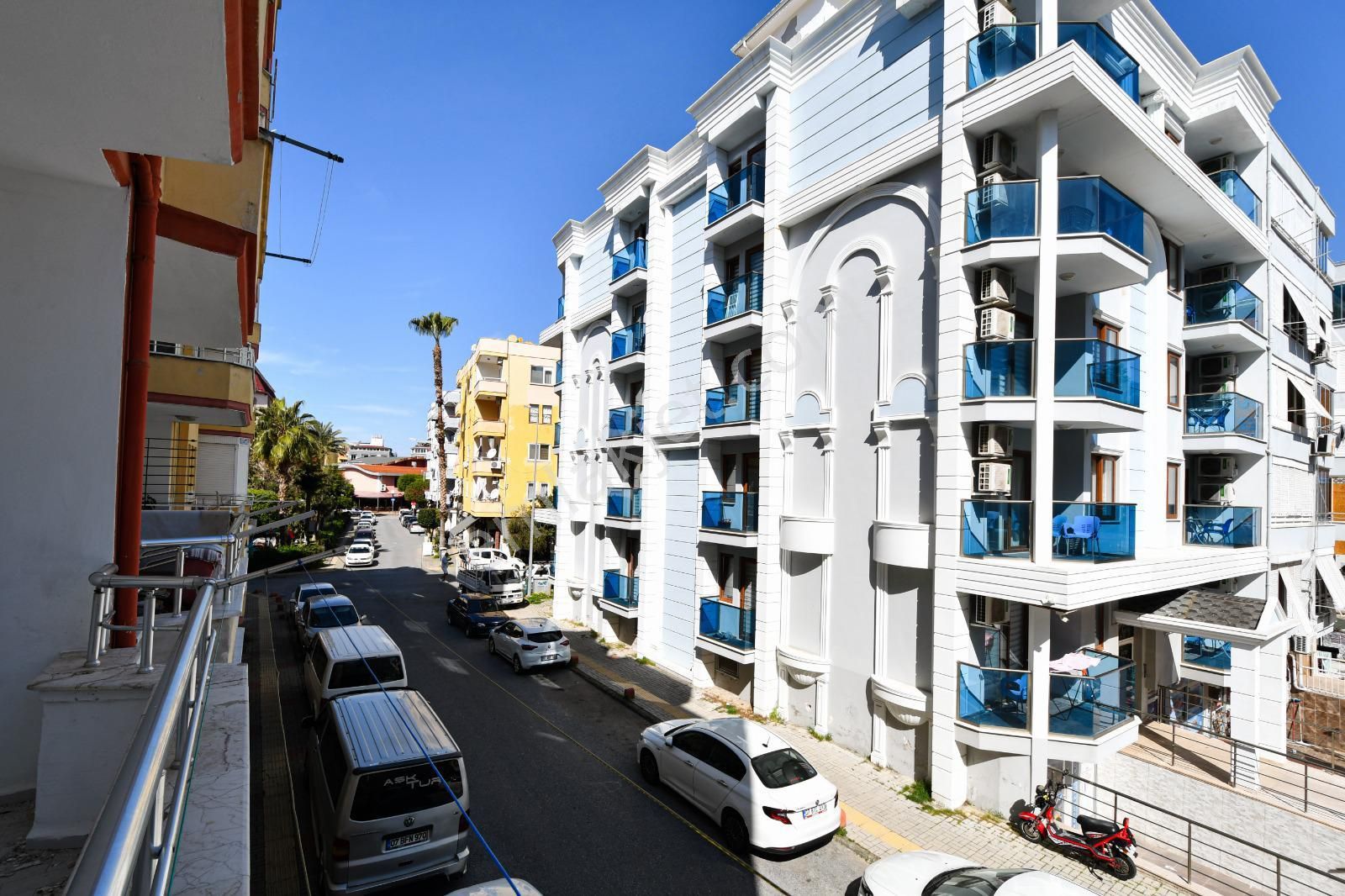 Alanya Merkezde Kiralık 2+1 Ayrı Mutfak Denize Yakın Daire - Görsel 11