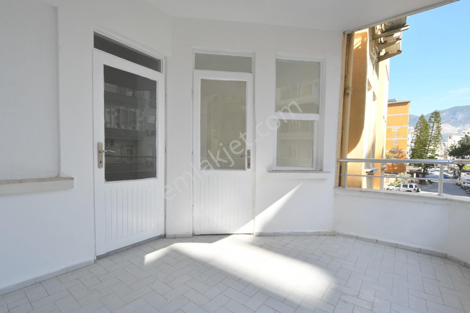 Alanya Merkezde Kiralık 2+1 Ayrı Mutfak Denize Yakın Daire - Görsel 22