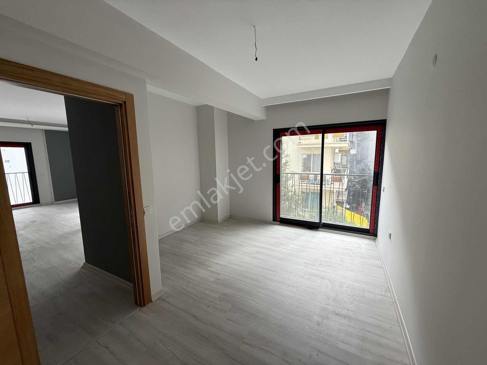 Alsancak'ta Yeni Binada Kapalı Mutfaklı Kiralık 2+1 - Görsel 18