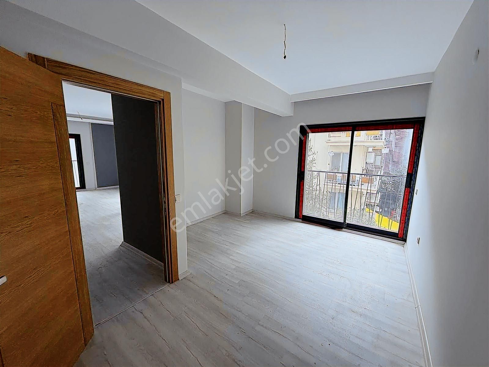 Alsancak'ta Yeni Binada Kapalı Mutfaklı Kiralık 2+1 - Görsel 9