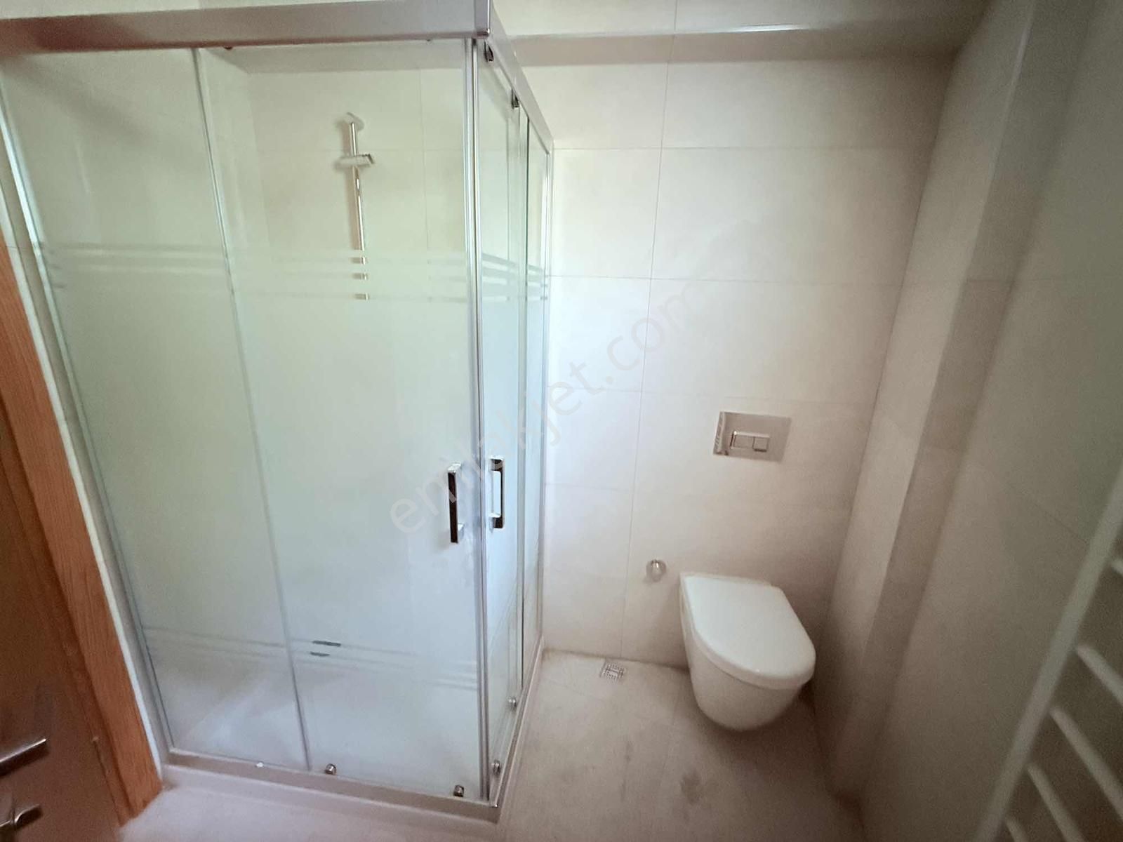 Alsancak'ta Yeni Binada Kapalı Mutfaklı Kiralık 2+1 - Görsel 12