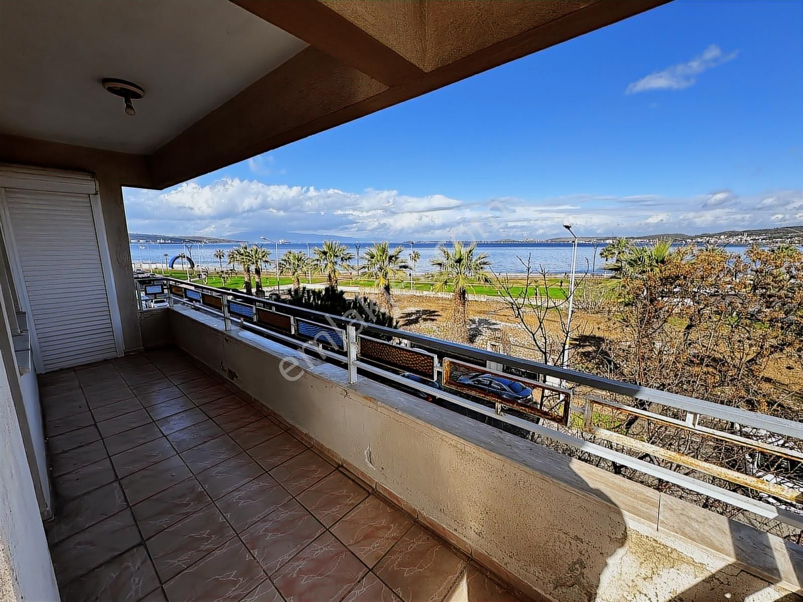 Aliağa'da Denize Sıfır 3+1 Doğalgazlı Satılık Daire - Görsel 9