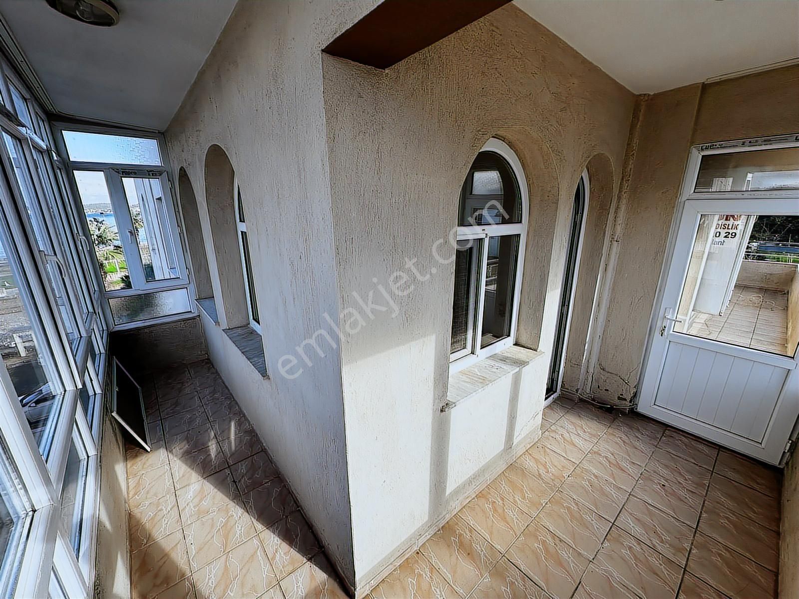 Aliağa'da Denize Sıfır 3+1 Doğalgazlı Satılık Daire - Görsel 18