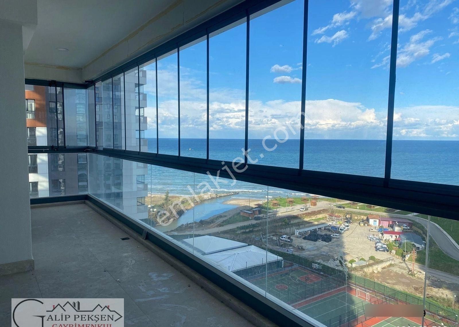 Trabzon Yomra Sancak'ta Deniz Manzaralı, Site İçinde 3+1 Lüks Sıfır Daire 170 M²