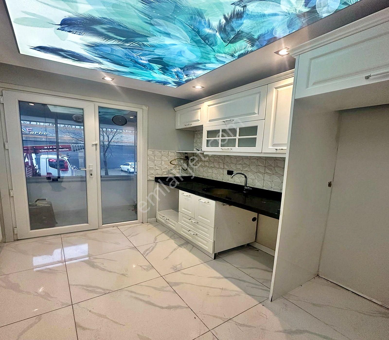 Güzelyurt Mahallesinde Metrobüse Yakın 2+1 Satılık Ara Kat Daire