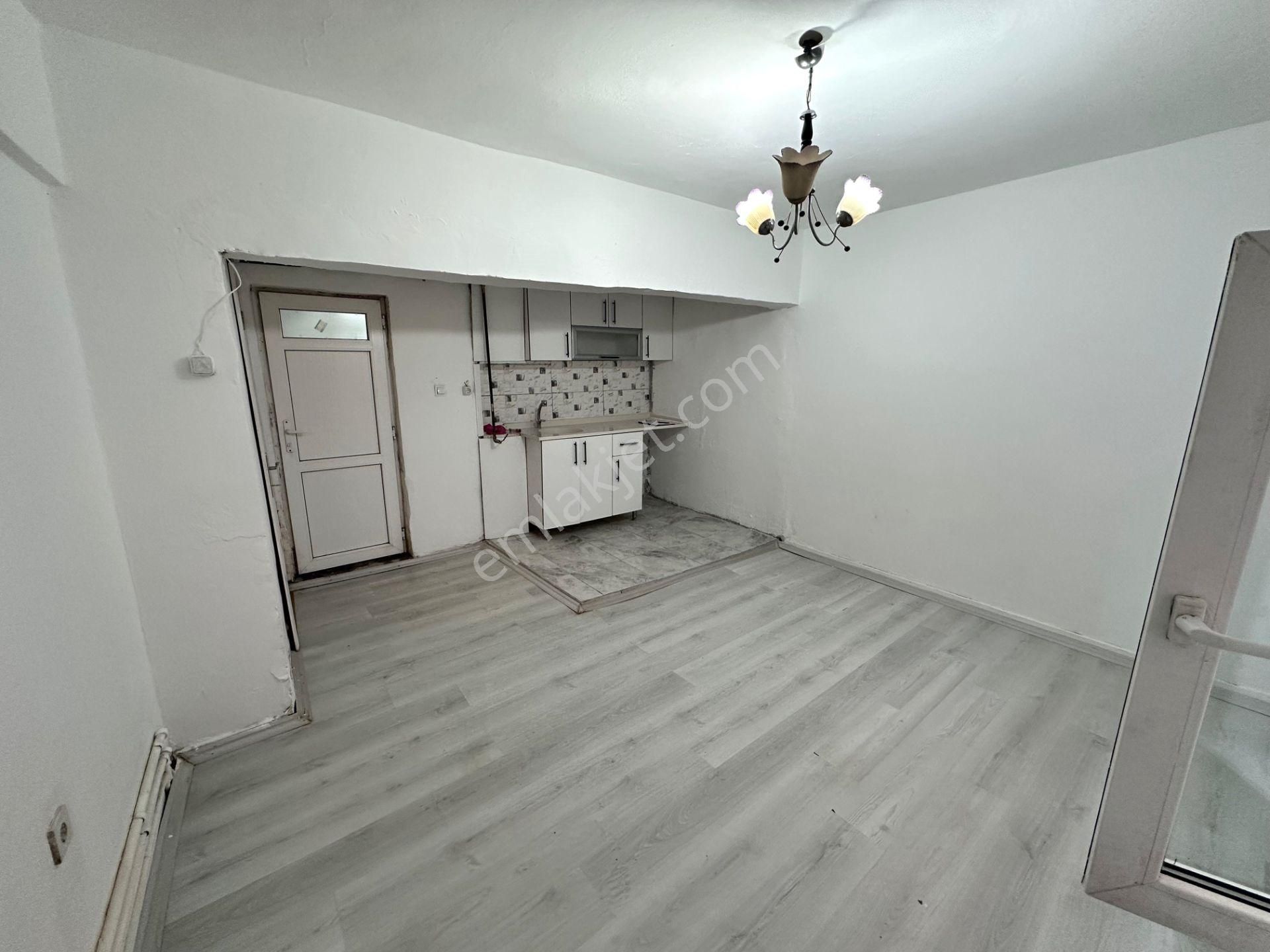 Uzman Emlak'tan Foça Sokak'ta Uygun Fiyatlı 1+1 Daire - Görsel 3