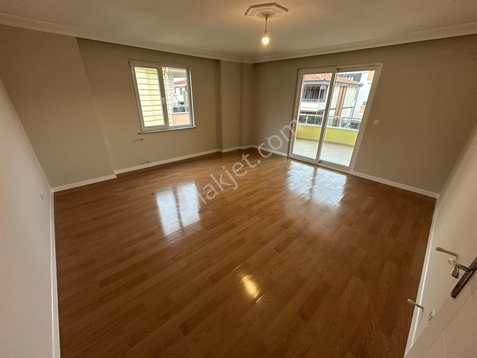 🟠🟠alfa'dan Akçay'da Masrafsız Satılık Ayrı Mutfak 10 Yaşında Geniş 3+1 Daire - Görsel 2