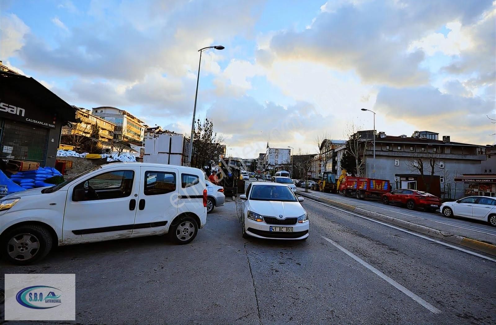 Cadde Üzerinde Çift Balkonlu Kiralık 90 M² Eşyalı Lüks 2+1 Daire - Görsel 19