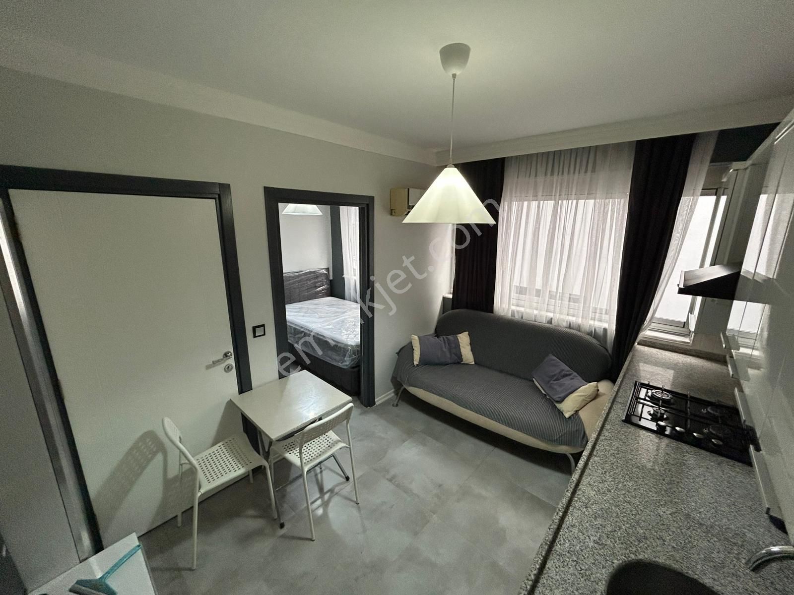 Adana Beyazevlerde Eşyaları Kullanılmamış Eşyalı Ev Merkezi Konumda Kiralık 1+1