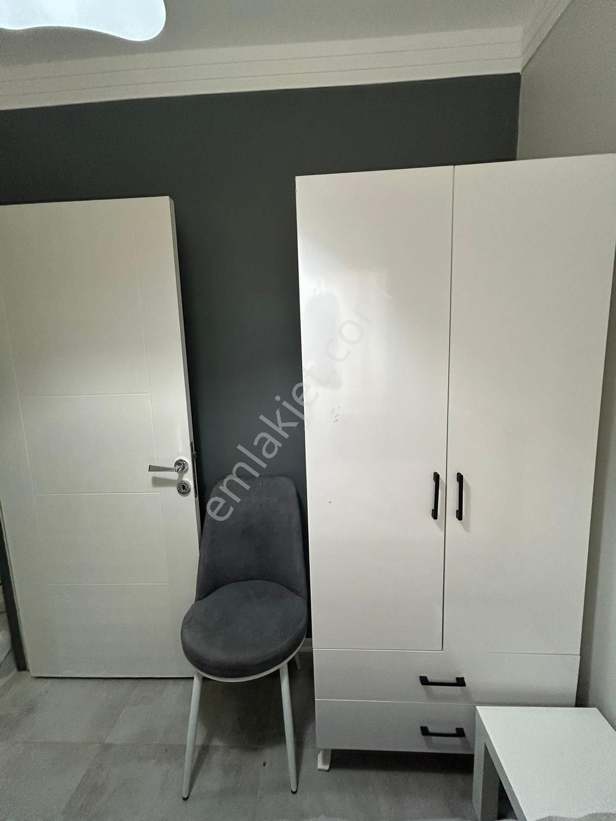 Adana Beyazevlerde Eşyaları Kullanılmamış Eşyalı Ev Merkezi Konumda Kiralık 1+1 - Görsel 4