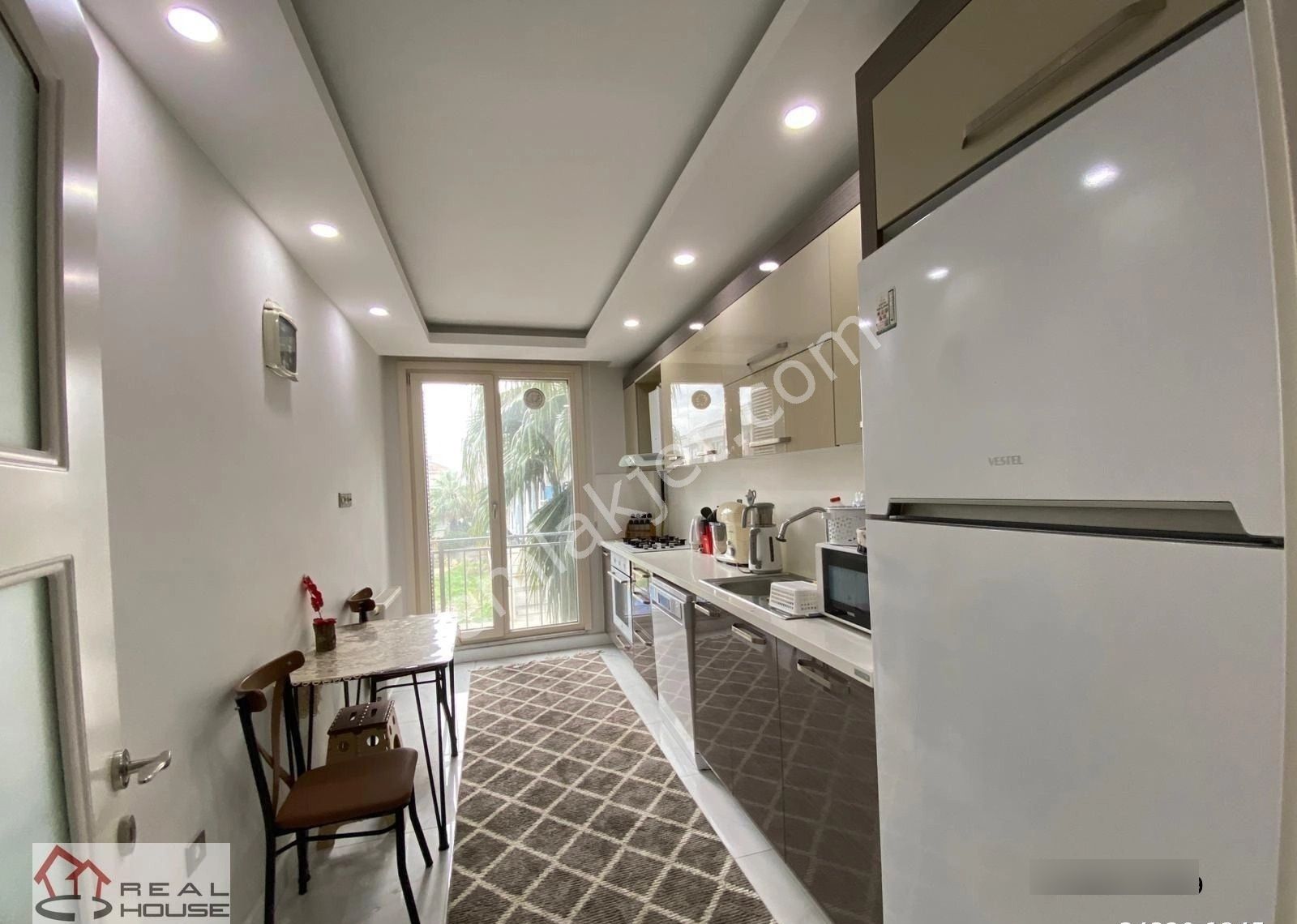 Beylikdüzü Yasemin Evlerinde Eşyalı Satılık 2+1 Daire - Görsel 4