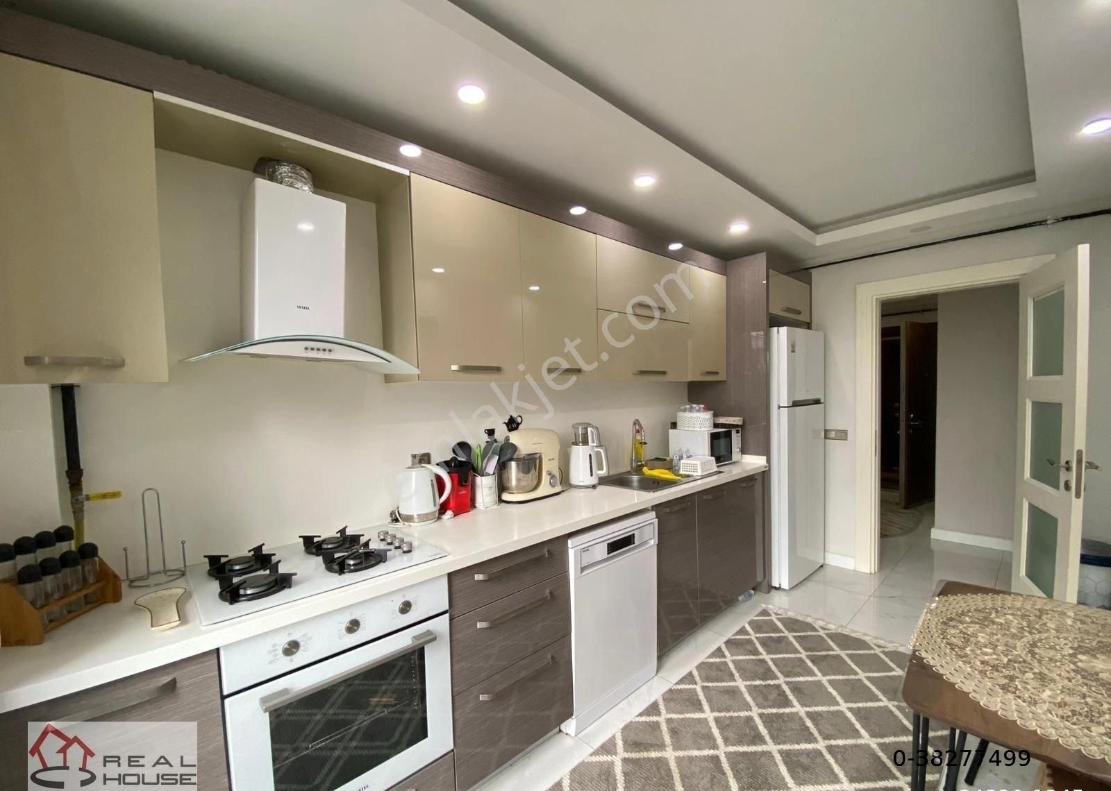 Beylikdüzü Yasemin Evlerinde Eşyalı Satılık 2+1 Daire