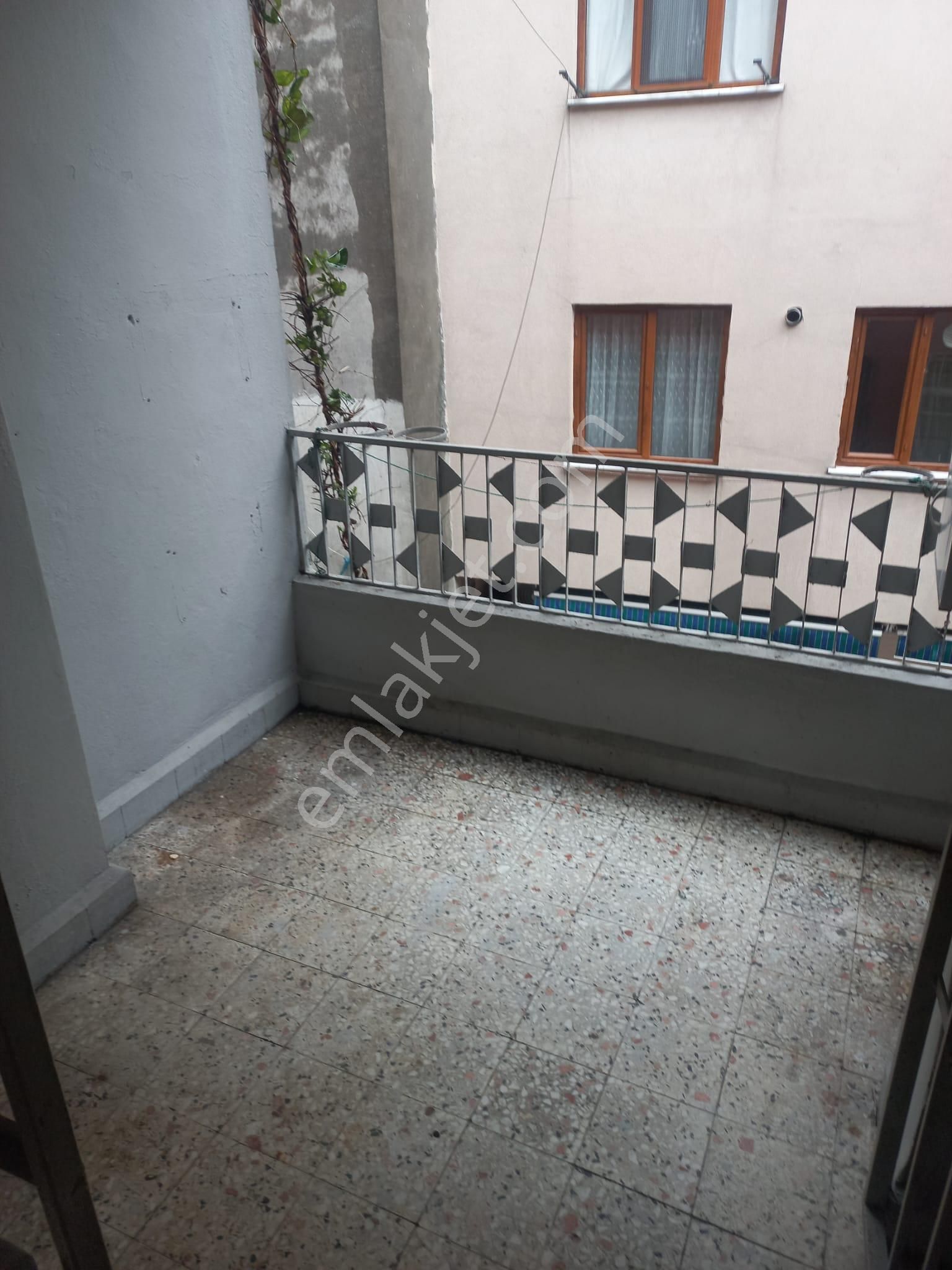 Küçükköy Merkezde 3oda 1salon Kiralık 2. Kat Daire - Görsel 3