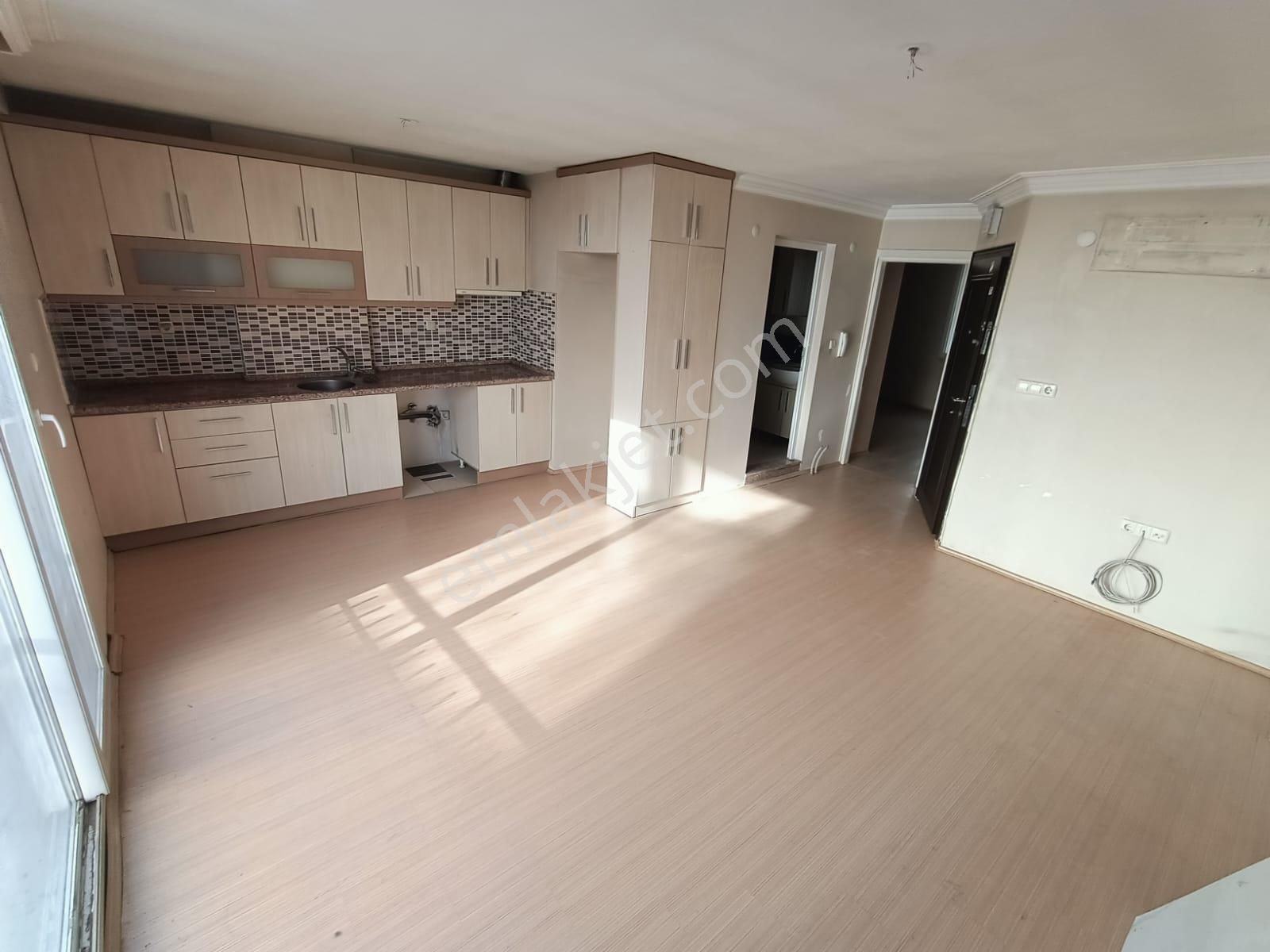 Yuvam Gayrimenkul'den Mithatpaşa Mah. Satılık 1+1 Daire