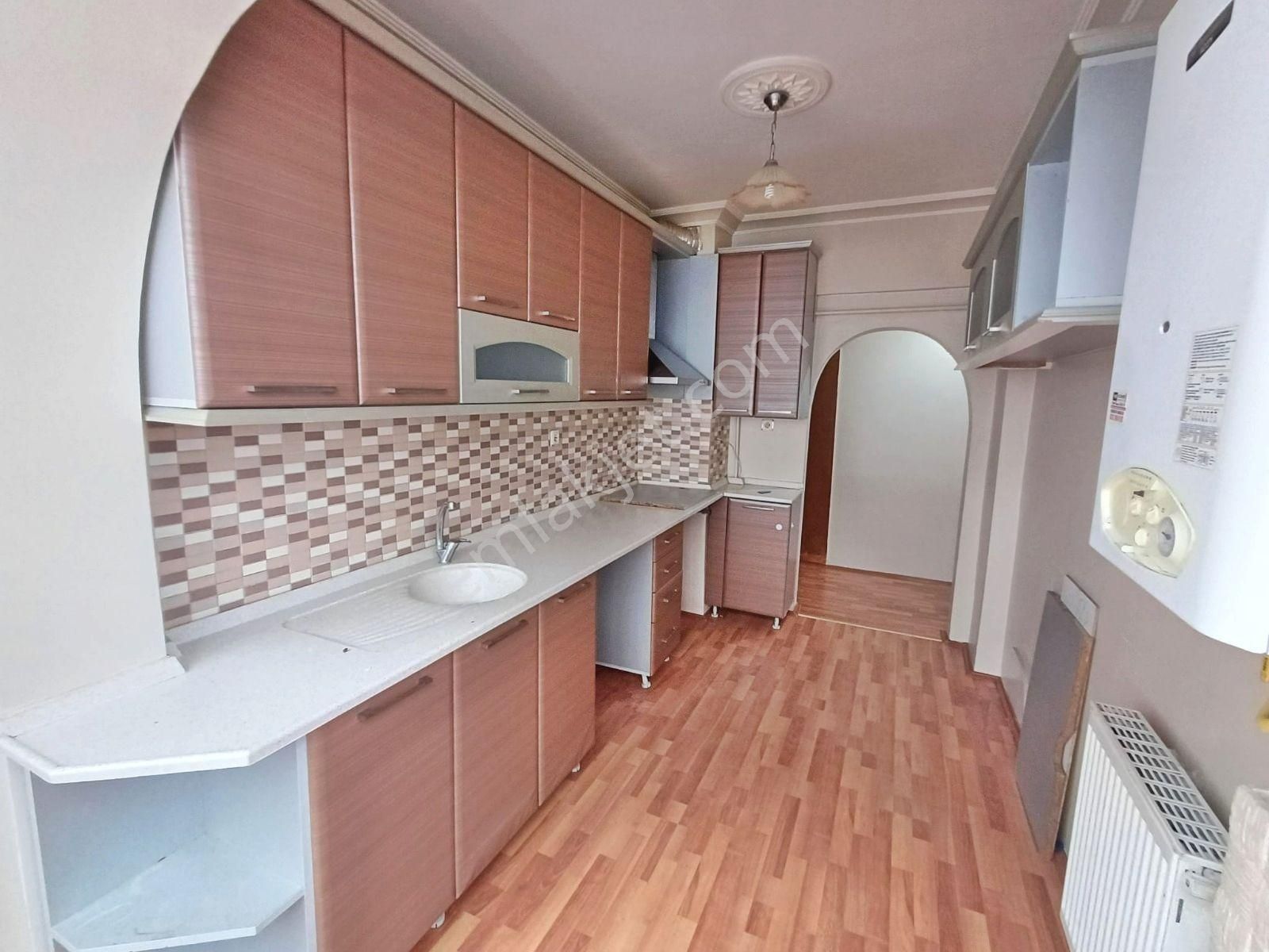 Abidinpaşa Mahallesinde Ara Katta Bağımsız Salon 3+1 Satılık Daire - Görsel 2