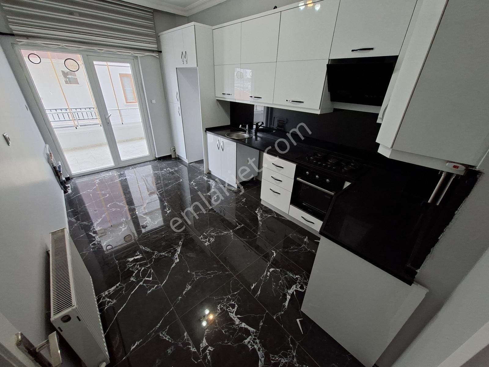 Kılıçsoy'dan Porsuk Cad. Kat Konumunda Büyük Balkonlu Yeni Boyal