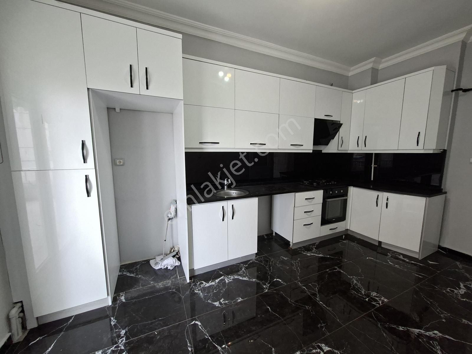 Kılıçsoy'dan Porsuk Cad. Kat Konumunda Büyük Balkonlu Yeni Boyal - Görsel 4