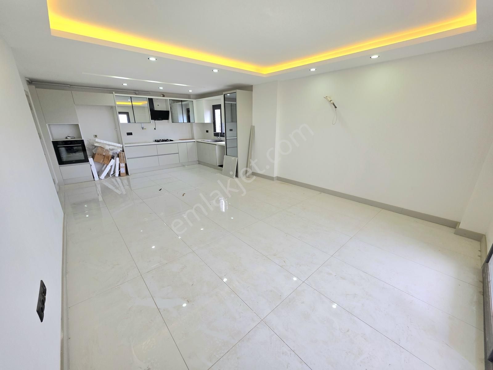 Kuşadası Değirmendere De Sıfır Manzaralı Kiralık 3+1 Daire