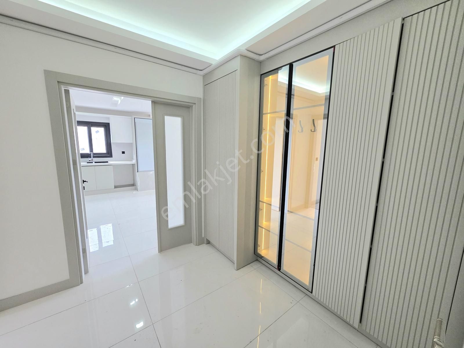 Kuşadası Değirmendere De Sıfır Manzaralı Kiralık 3+1 Daire - Görsel 8