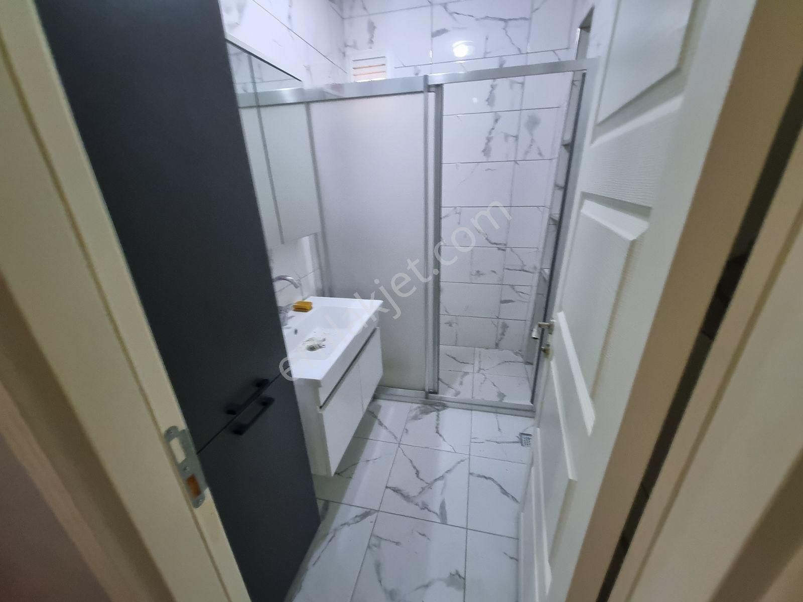 Kocamustafapaşa 85mk 2+1full Yapılı Bahçeli Bodrum Katı 20.000tl - Görsel 34