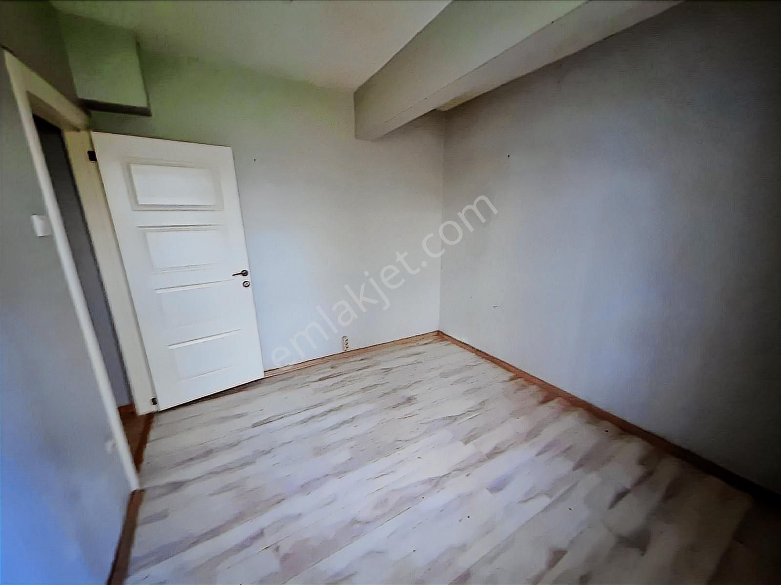 Kocamustafapaşa 85mk 2+1full Yapılı Bahçeli Bodrum Katı 20.000tl - Görsel 4