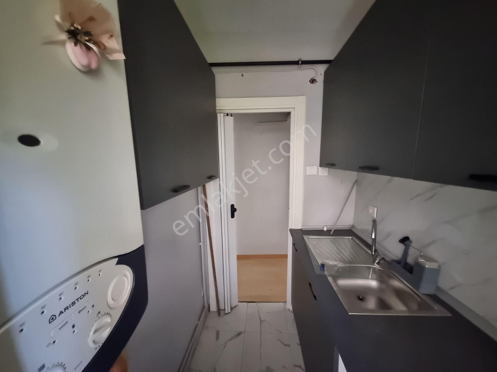 Kocamustafapaşa 85mk 2+1full Yapılı Bahçeli Bodrum Katı 20.000tl - Görsel 21