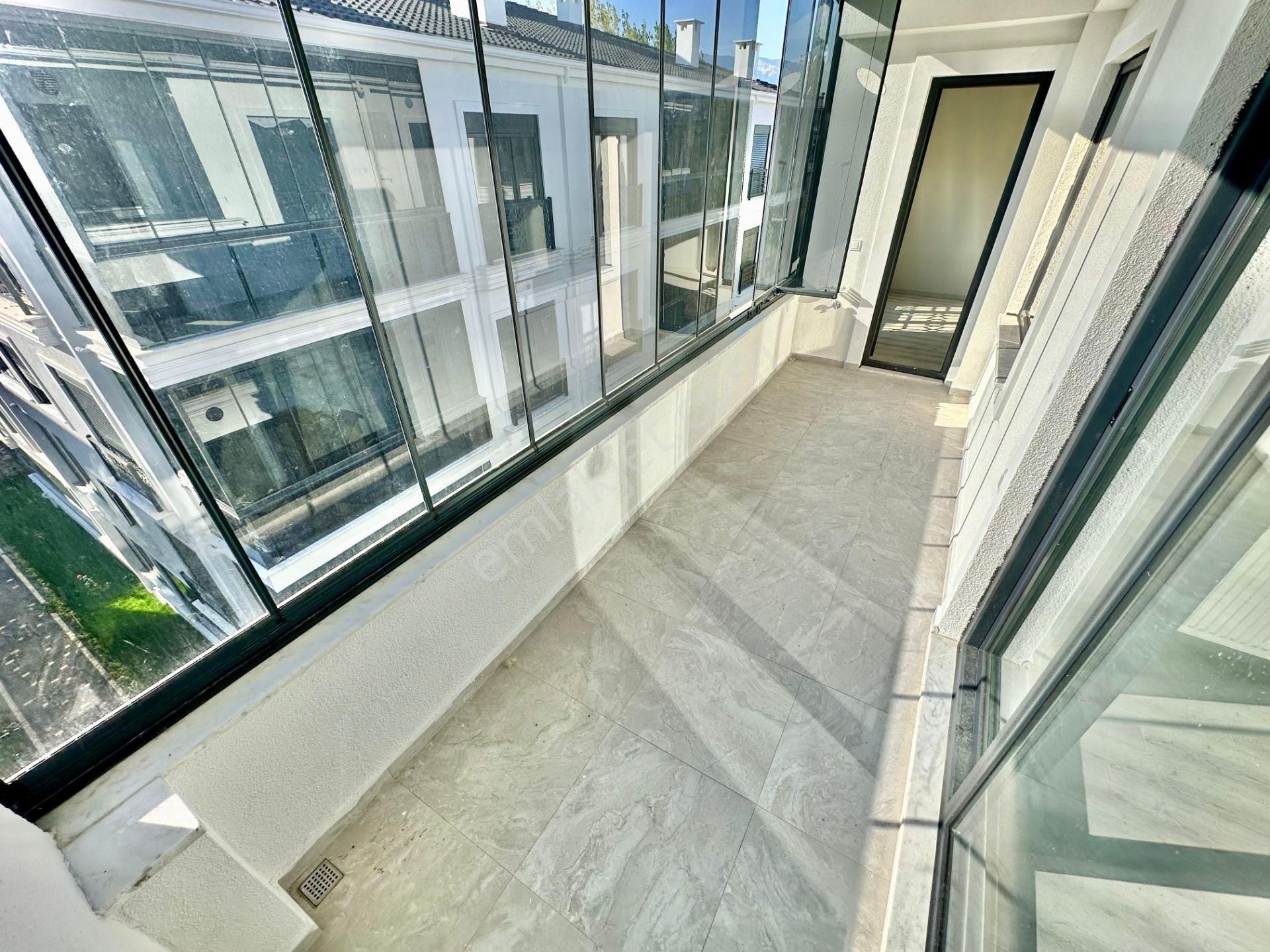 ꧁yetkili Ay Emlaktan꧂akçay'da Ebeveyn Banyolu Şık Tasarımlı Çift Asansörlü Satılık 2+1 Lüks Daire - Görsel 9