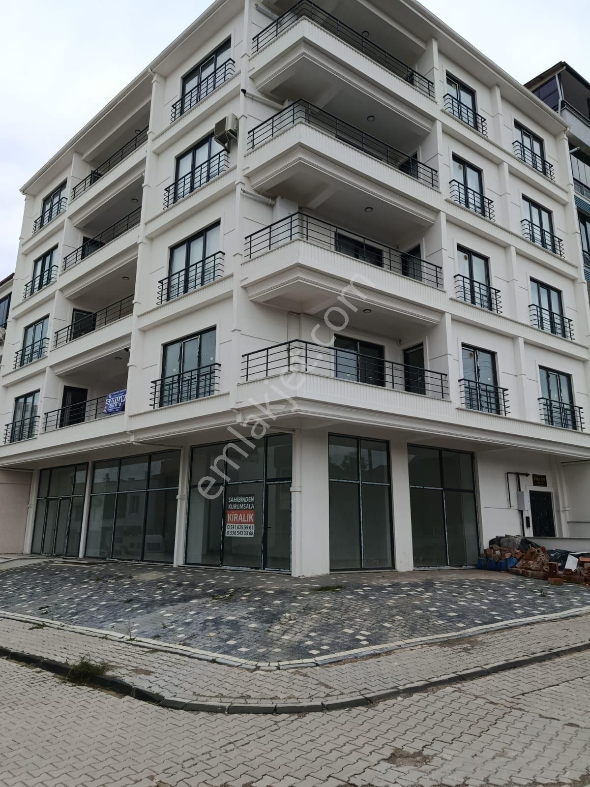 Akçay Doruk Gayrimenkul'den Kadıköy'de Emsalsiz Köşe 2+1 Daire