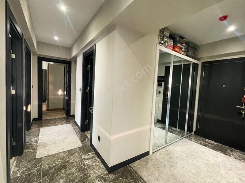 Mertcan Dan Royal Garden'de Ebeveyn Banyolu 3+1 Deniz Manzaralı - İskanlı - Görsel 19