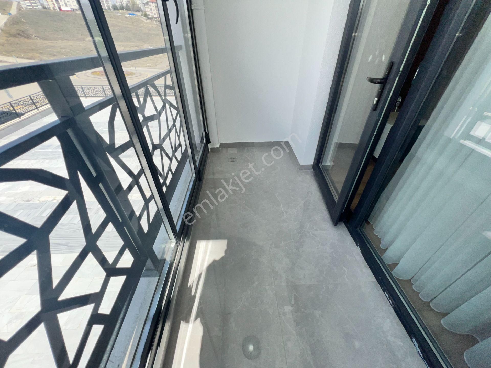 Pursaklar Ufuk Kılıç Emlak'tan Bulvar Cepheli Sıfır 4+1 Site Dairesi - Görsel 23