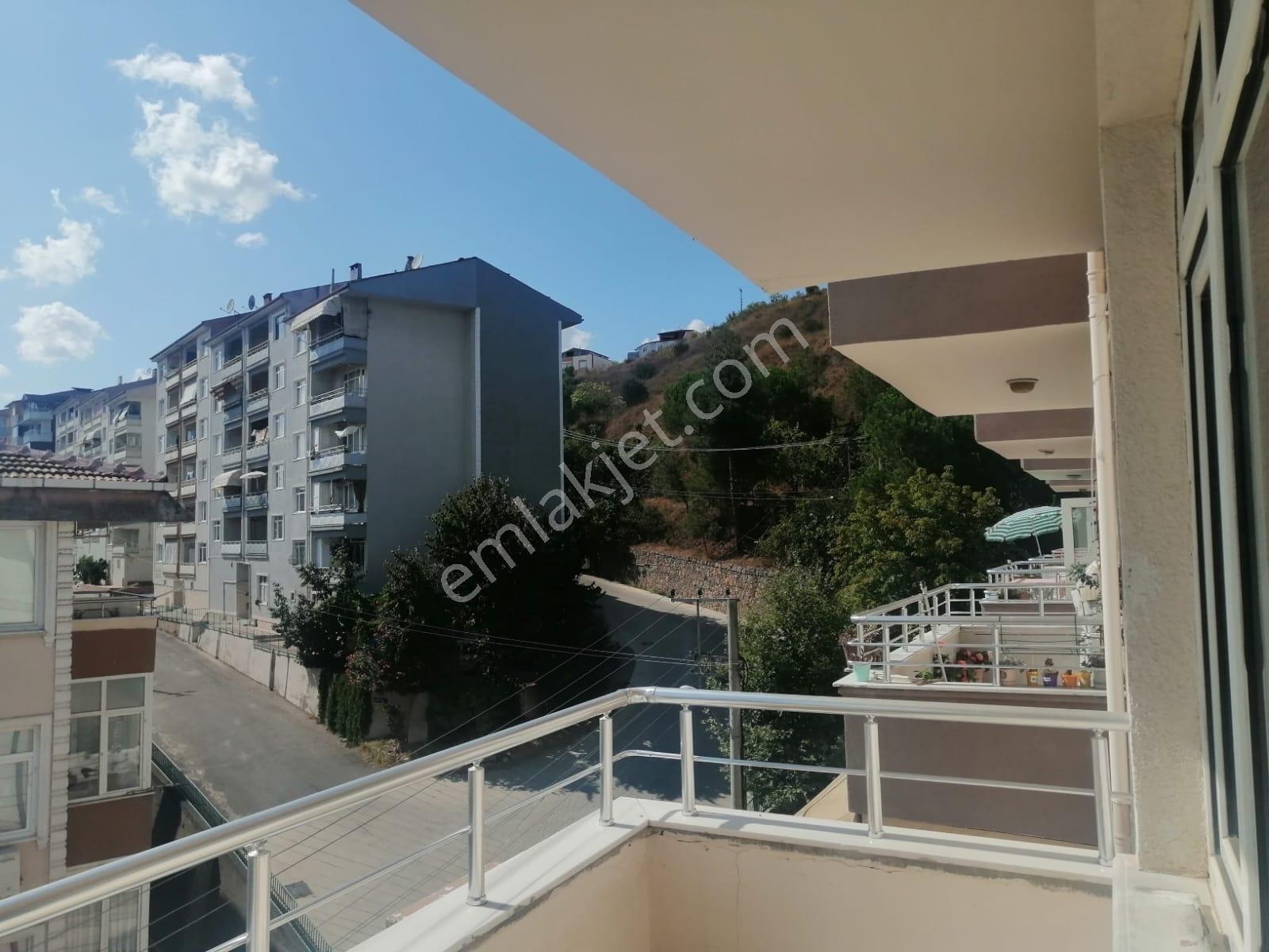 İzmit Lisesi Ve Dereli Okullar Yanı 3+1 Deniz Manzaralı Kiralık
