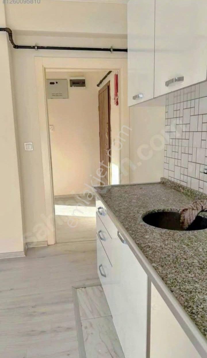 Esentepe Mahallesi Caddesinde Kiralık Asansörlü 1+1 Apart