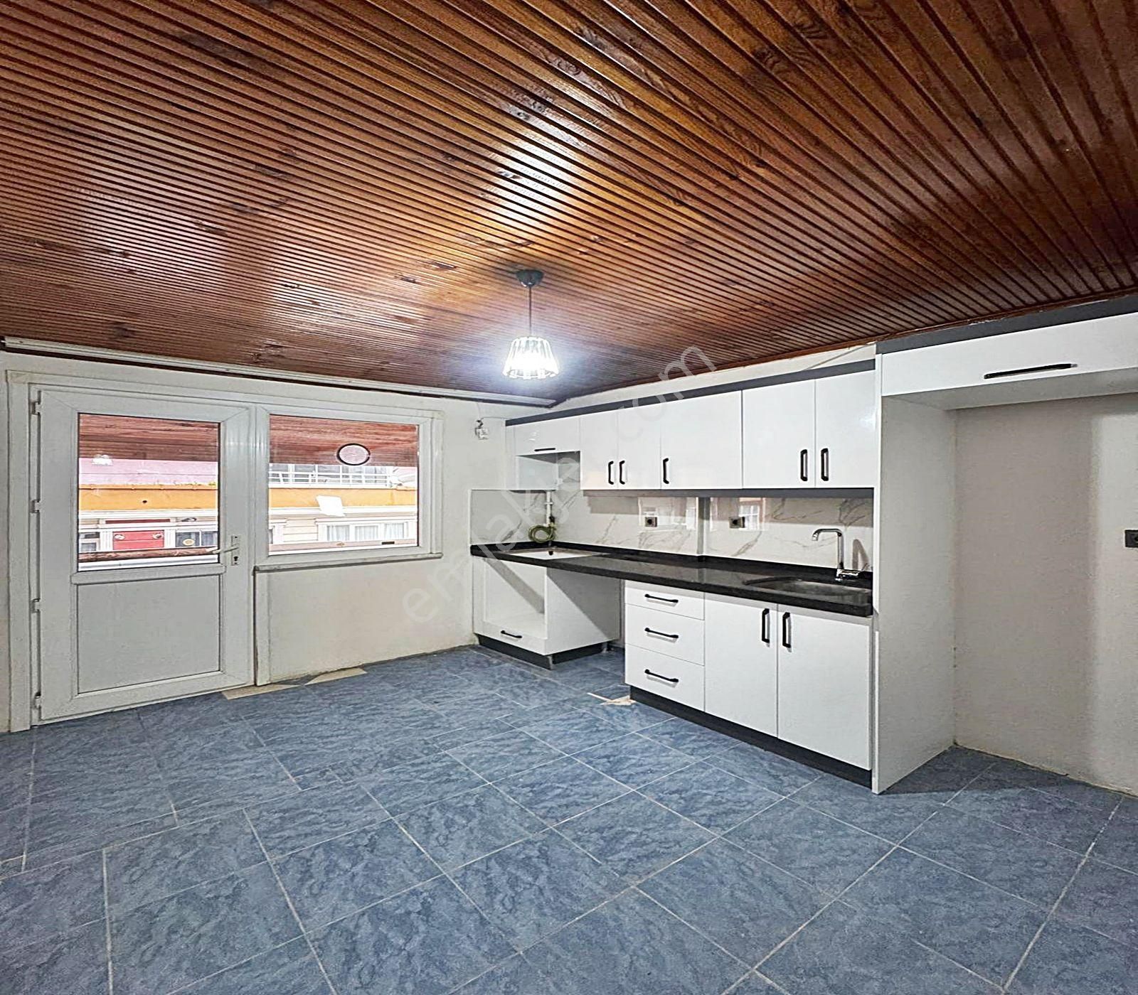 Güzelyurt Metrobüse Yürüme Mesafesinde Marmarapark Avm Nin Altında Teraslı Masrafsız Kiralık Daire