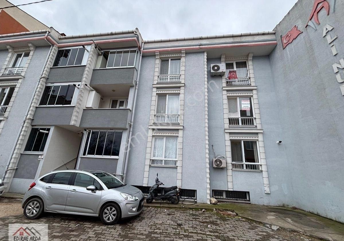 Arda Emlak Ofisin’den Selimiye Camii Yakını Kapalı Balkonlu Geniş Daire