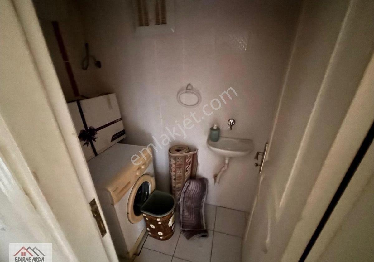 Arda Emlak Ofisin’den Selimiye Camii Yakını Kapalı Balkonlu Geniş Daire - Görsel 7