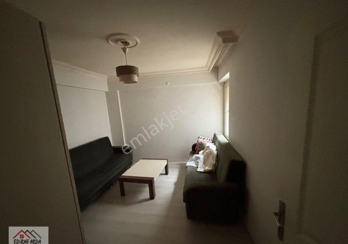Arda Emlak Ofisin’den Selimiye Camii Yakını Kapalı Balkonlu Geniş Daire - Görsel 13