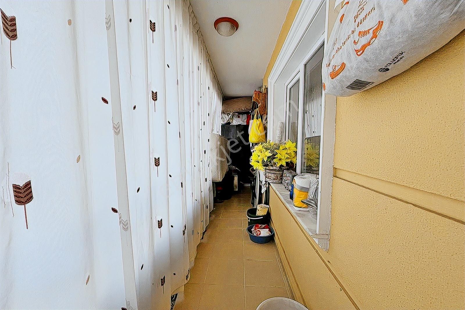 Karşıyaka'da 3.5+1 Ara Katta Ebeveyn Banyolu Kök Tapulu Daire - Görsel 6